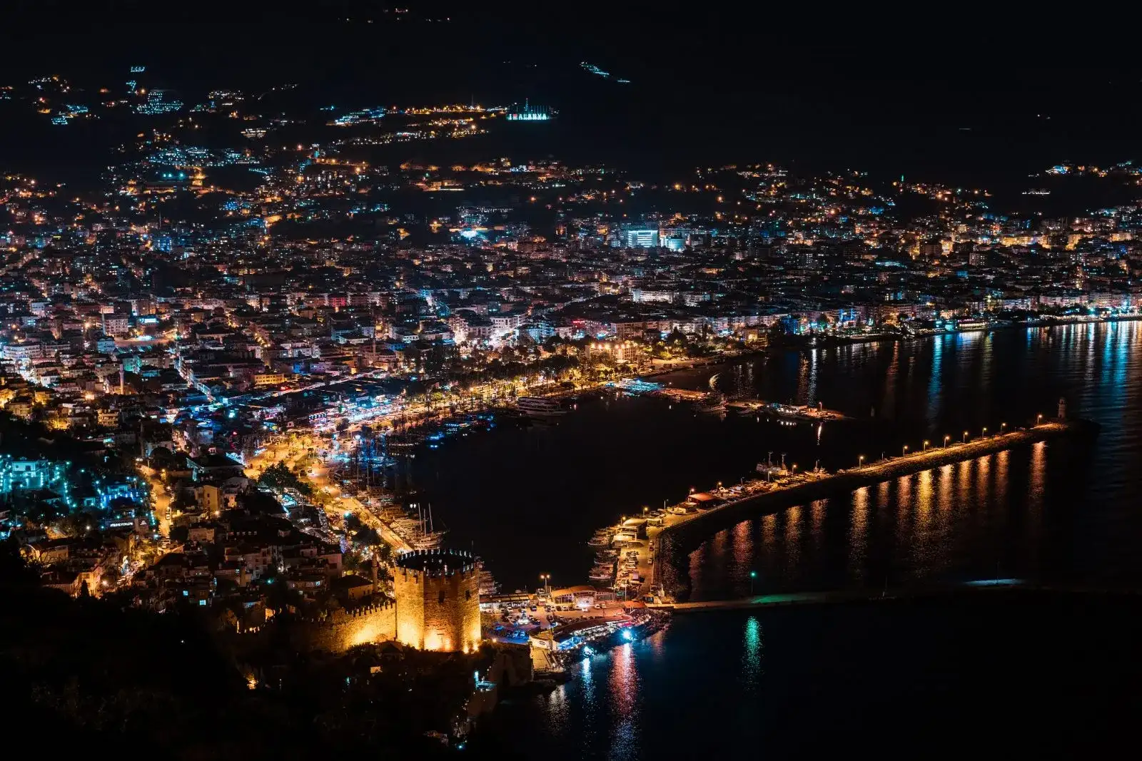 Gece İstanbul yolları, havadan görünüm